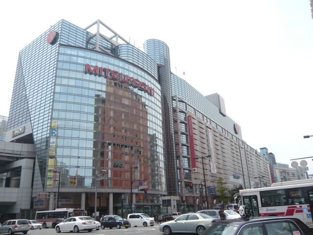 Shopping centre. Mitsukoshi Department Store 600m until the (shopping center)