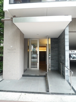 Building appearance. Entrance