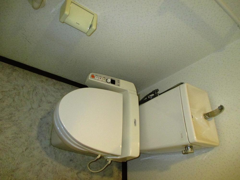 Toilet. Indoor (11 May 2013) Shooting