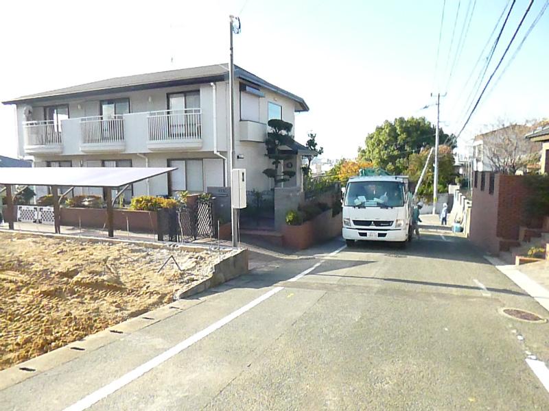 Local photos, including front road. Local (11 May 2013) Shooting