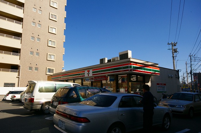 Convenience store. Seven-Eleven Fukuoka Nanokawa 1-chome to (convenience store) 53m