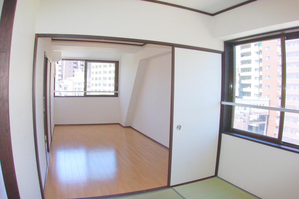 Non-living room. Recommended for newlyweds!