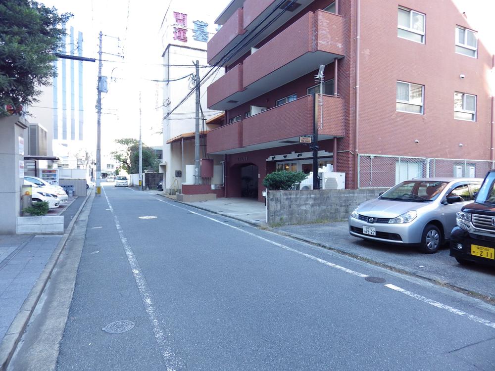 Other. Spacious also the entire surface of the road!