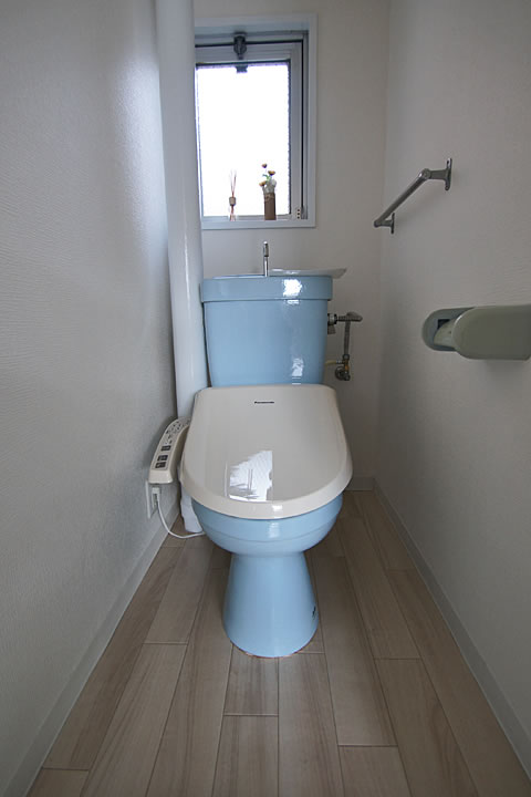 Toilet. Washlet is with.