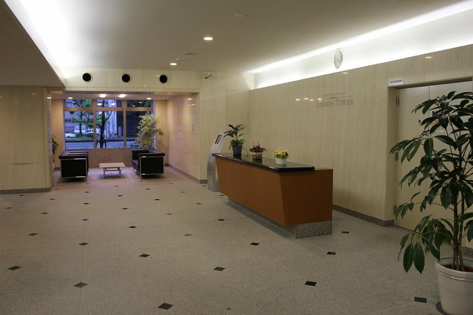 lobby. Management personnel 24 hours resident in the lobby!