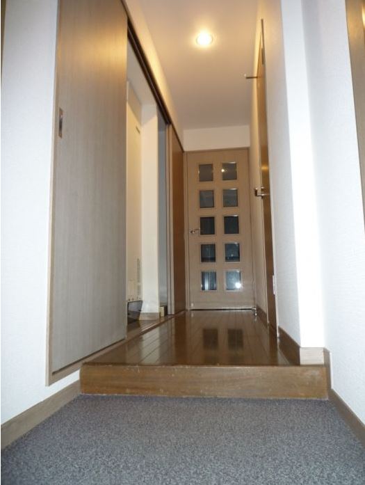 Entrance. Entrance is also wide