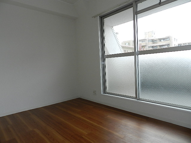 Living and room. Floor re-covered already.