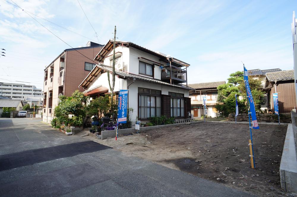 Local photos, including front road. ☆ Local photos, including front road ☆