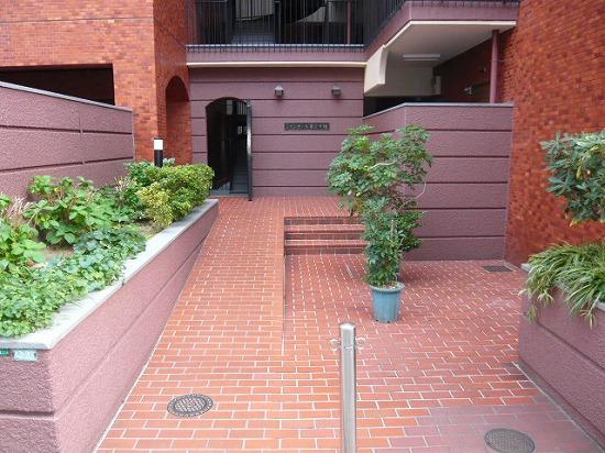 Entrance. Common areas