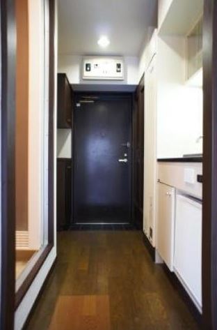 Entrance. Also wide entrance