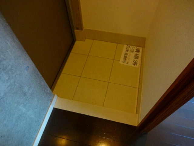 Entrance. Present condition priority