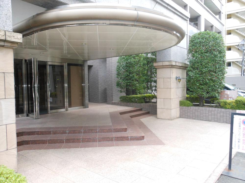 Entrance. Common areas