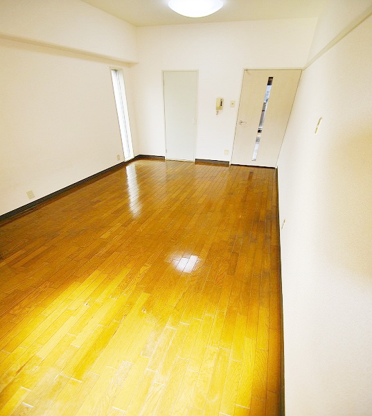 Other room space. A bright room