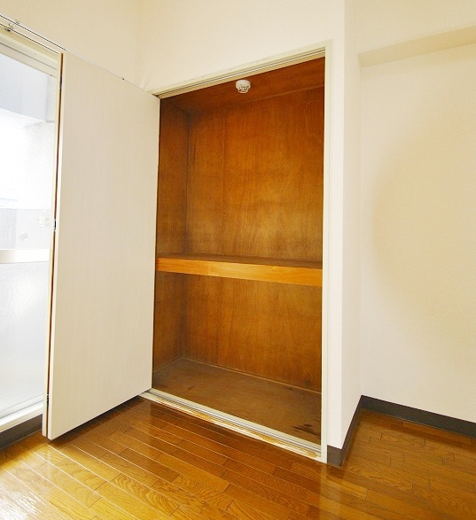 Receipt. Storage Recommended for plenty of large luggage