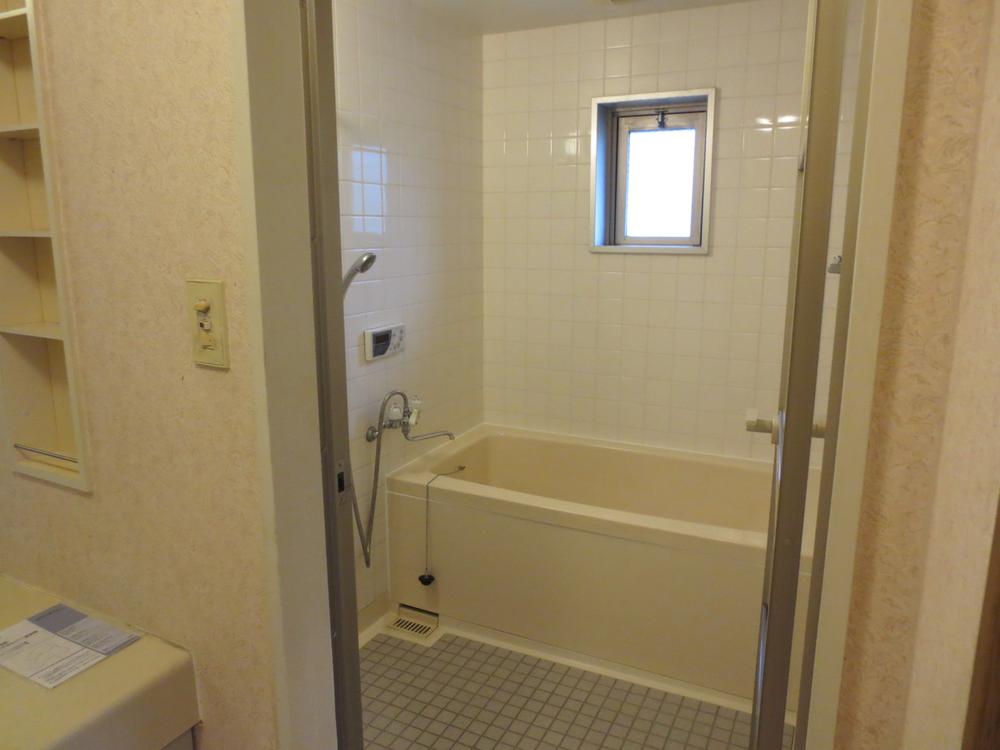 Bathroom. Indoor (11 May 2013) Shooting