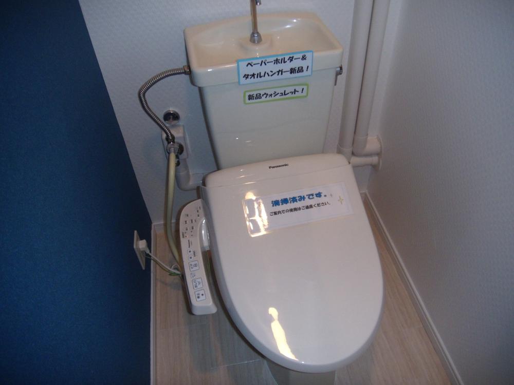 Toilet. Indoor (11 May 2013) Shooting