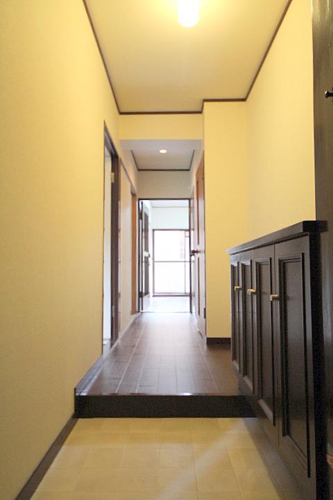 Entrance. Local (12 May 2013) Shooting