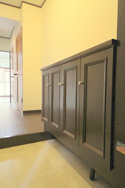 Entrance. Local (May 2013) Shooting