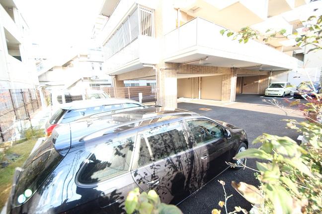 Parking lot. Local (12 May 2013) Shooting