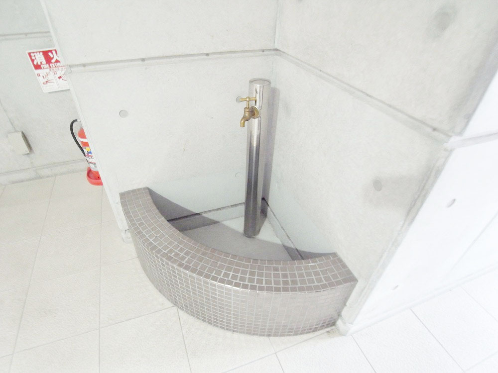 Other common areas. Pet foot washing place