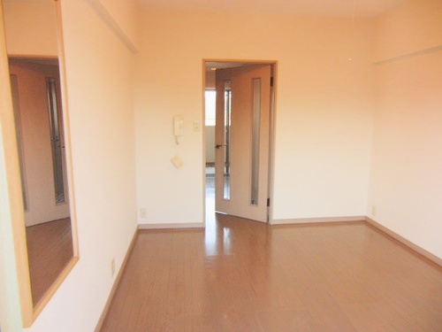 Other room space. Flooring