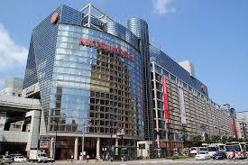 Shopping centre. Mitsukoshi Department Store until the (shopping center) 2000m