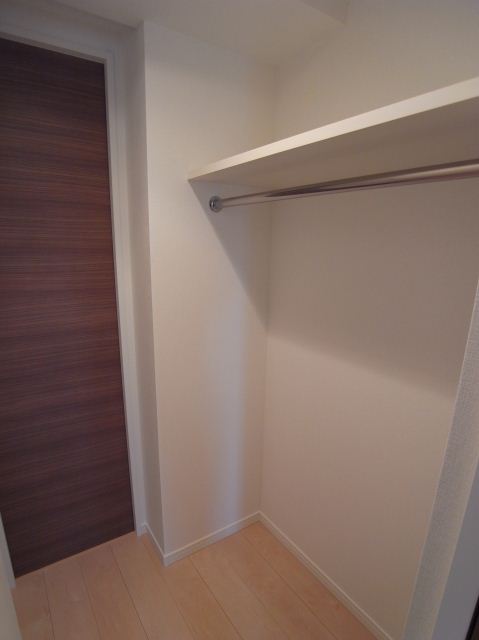 Receipt. Walk-in closet