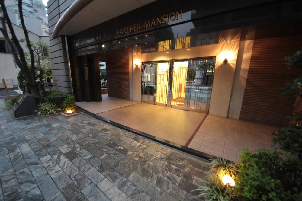 Entrance. Common areas