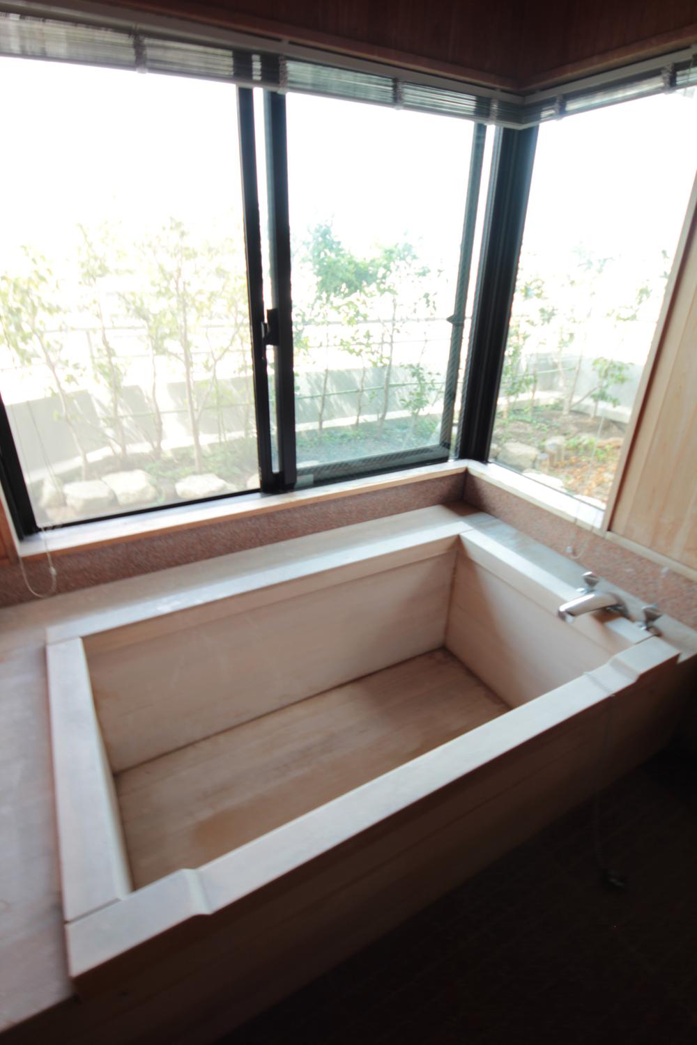 Bathroom. Local (August 2013) Shooting