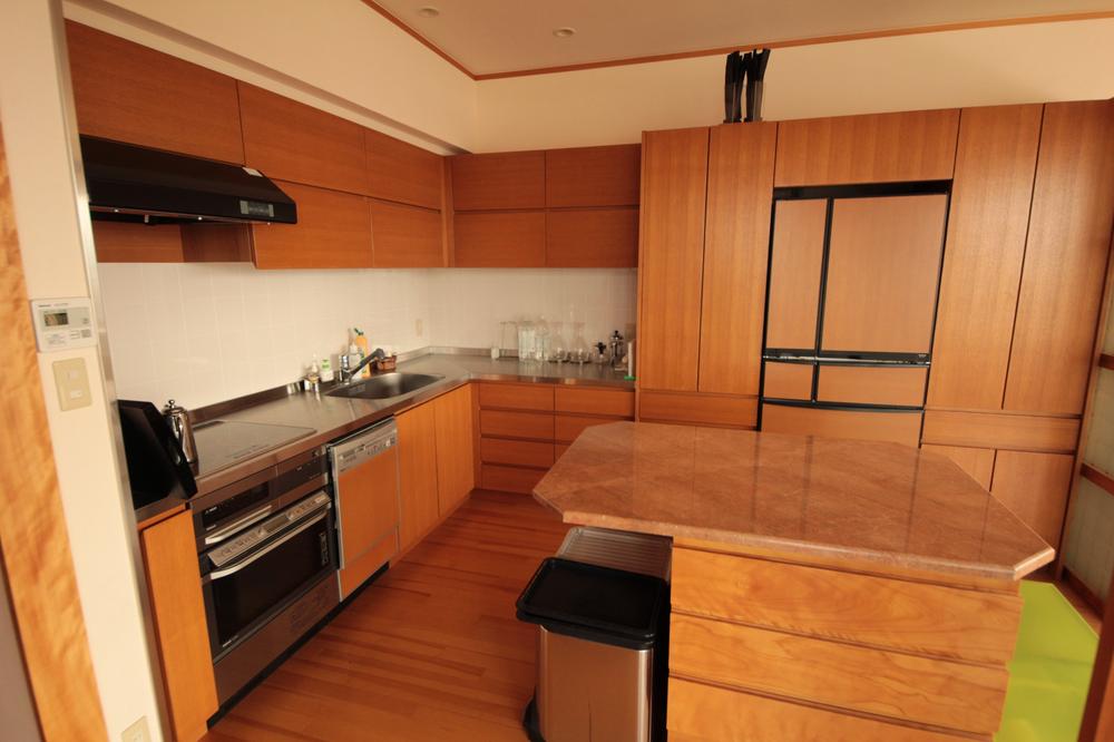 Kitchen. Local (August 2013) Shooting