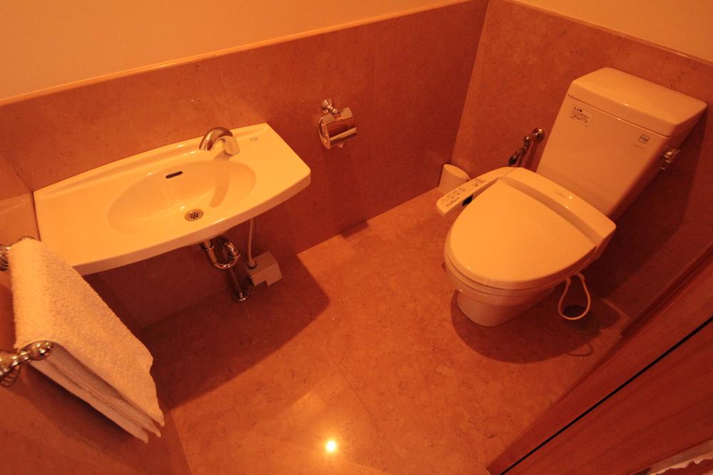 Toilet. Local (August 2013) Shooting