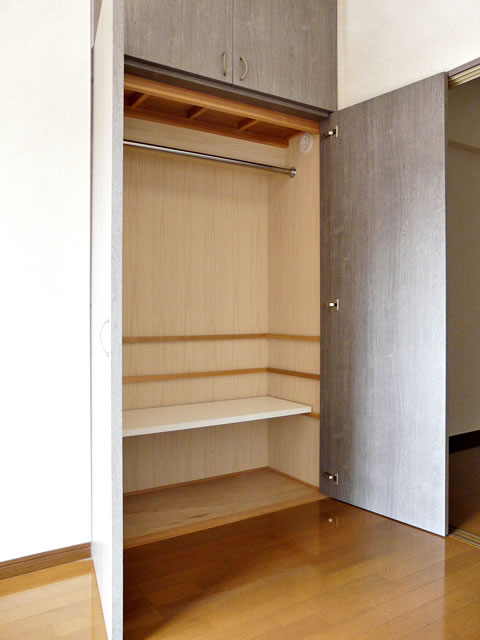 Receipt. Large closet