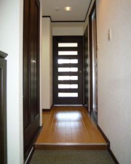 Entrance. Entrance is wide