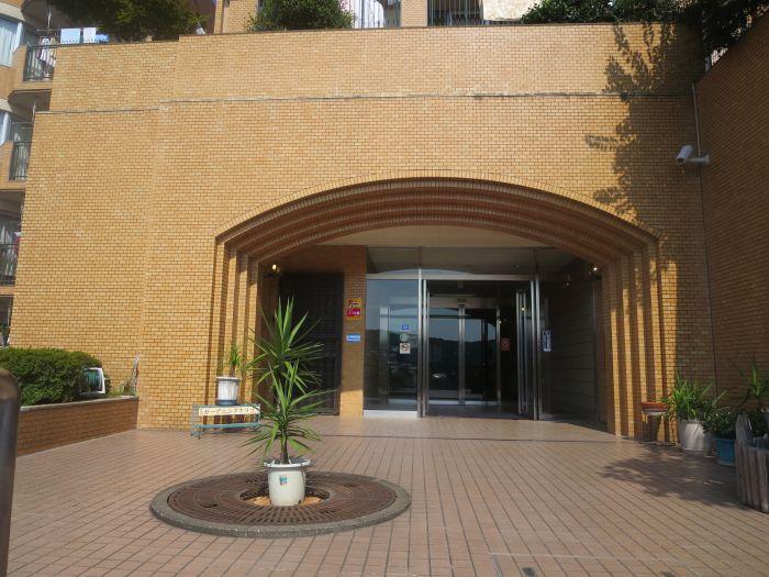 Entrance. Common areas