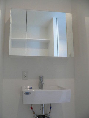 Washroom. Wash basin