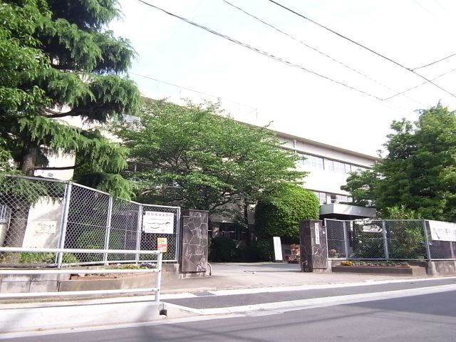 Primary school. Municipal Haruju up to elementary school (elementary school) 660m