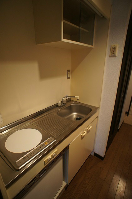 Living and room. Spacious kitchen ☆