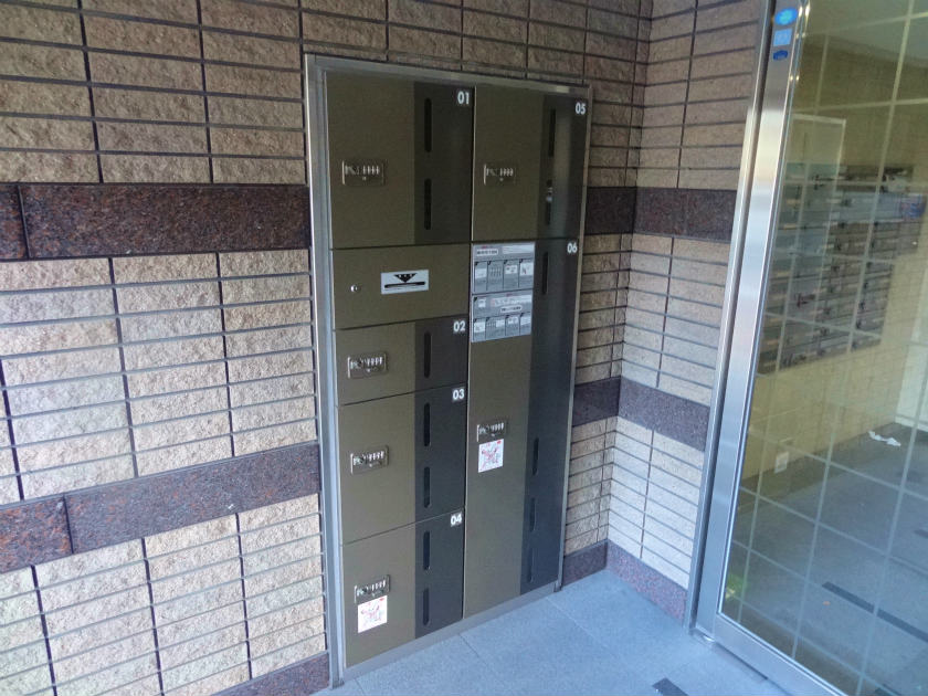 Building appearance. Delivery Box