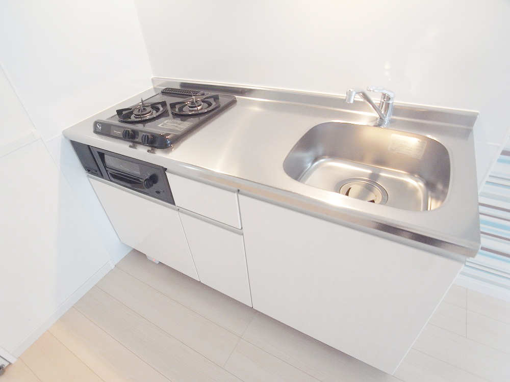 Kitchen. 2 lot gas stoves ・ With grill