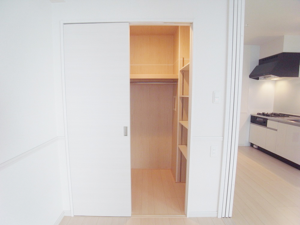 Receipt. Walk-in closet