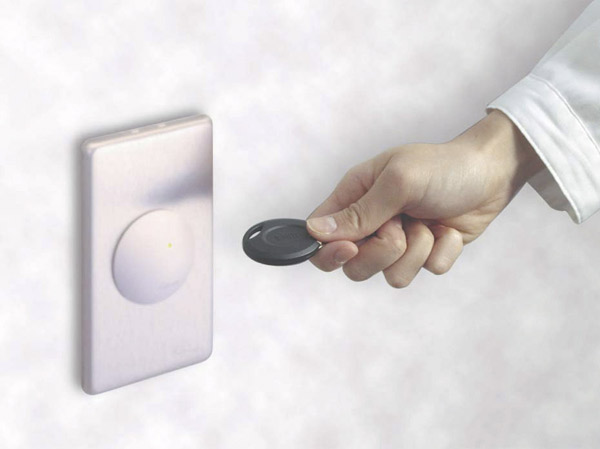 Security.  [Non-contact key corresponding auto-lock system] Non-touch keys that can be operated only by holding up. Even when you are busy hand luggage and small children convenient (same specifications)