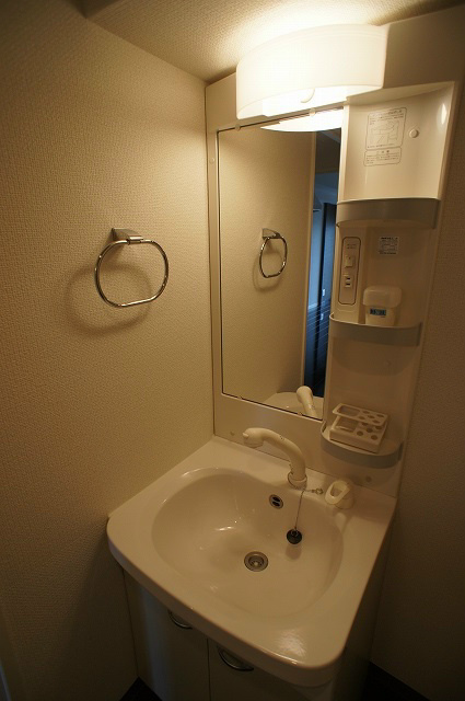 Washroom. Dresser space ☆ 