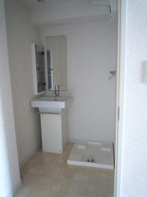 Washroom. Dressing room space