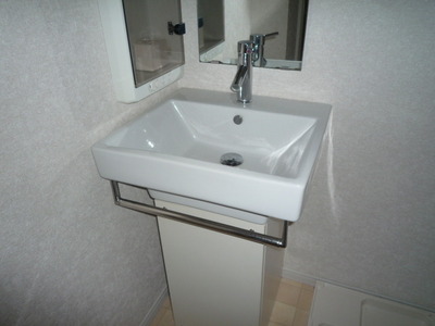 Washroom. Wash basin