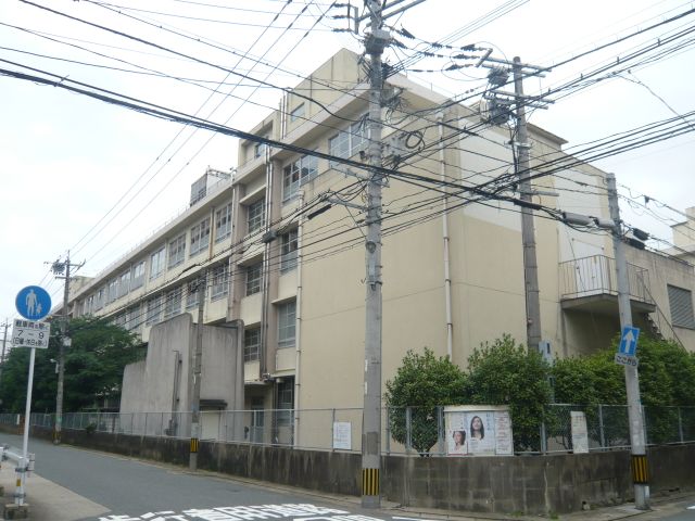 Junior high school. Municipal Toko until junior high school (junior high school) 720m