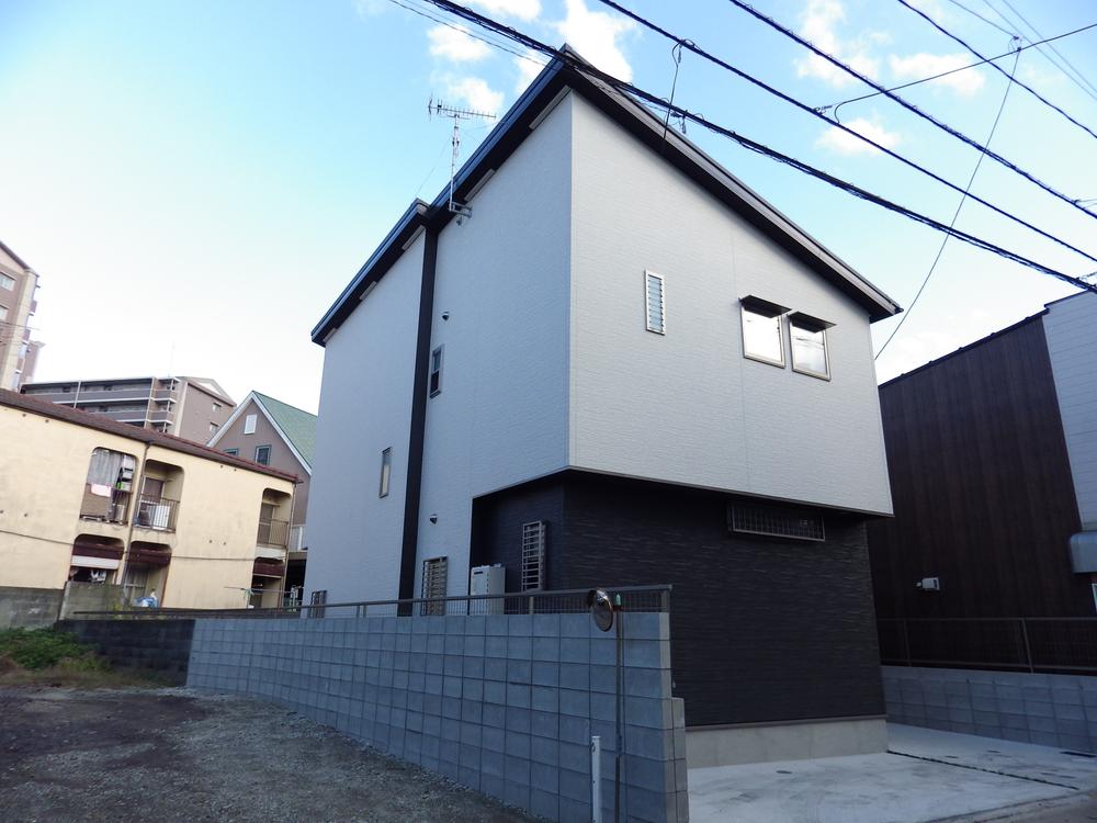 Local appearance photo. Evening shooting