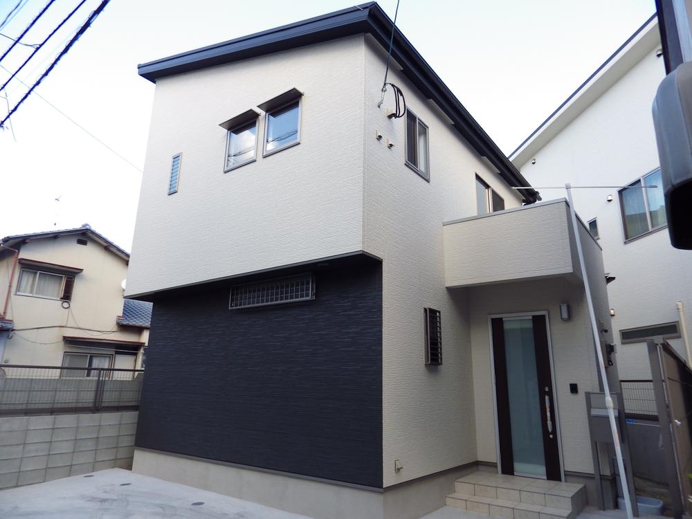 Local appearance photo. Chic look of monotone