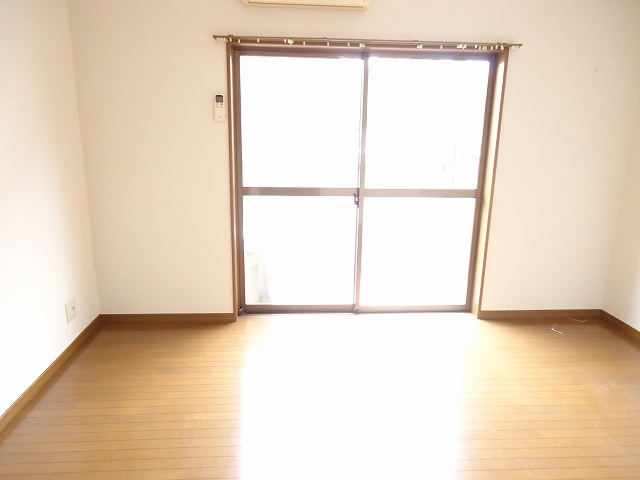 Living and room. Day is good