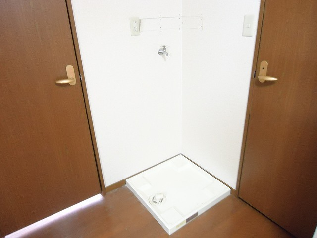 Other room space. Indoor Laundry bread