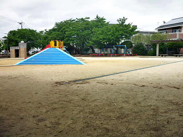 park. Shinwa 100m to the park (park)